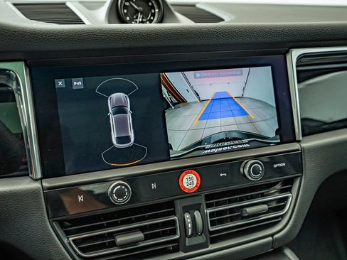 Certified 2026 Porsche Macan AWD/4WD image 31