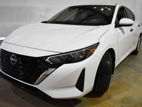 Used 2024 Nissan Sentra S image 5