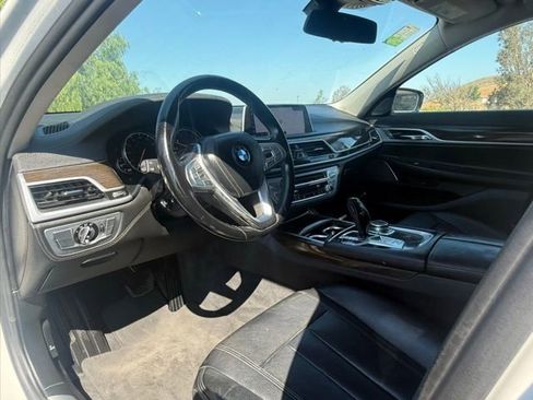 Used 2019 BMW 740i 740i image 8