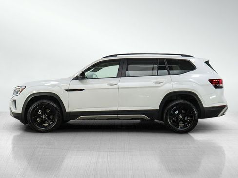 Used 2024 Volkswagen Atlas Peak Edition SEL AWD/4WD image 2
