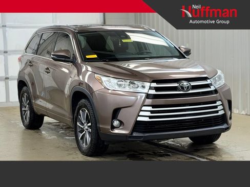 Used 2018 Toyota Highlander XLE FWD image 1