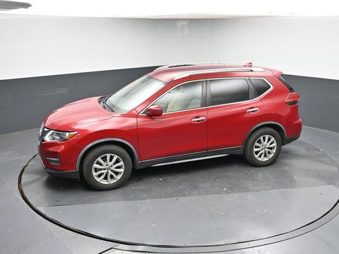 Used 2017 Nissan Rogue SV image 18