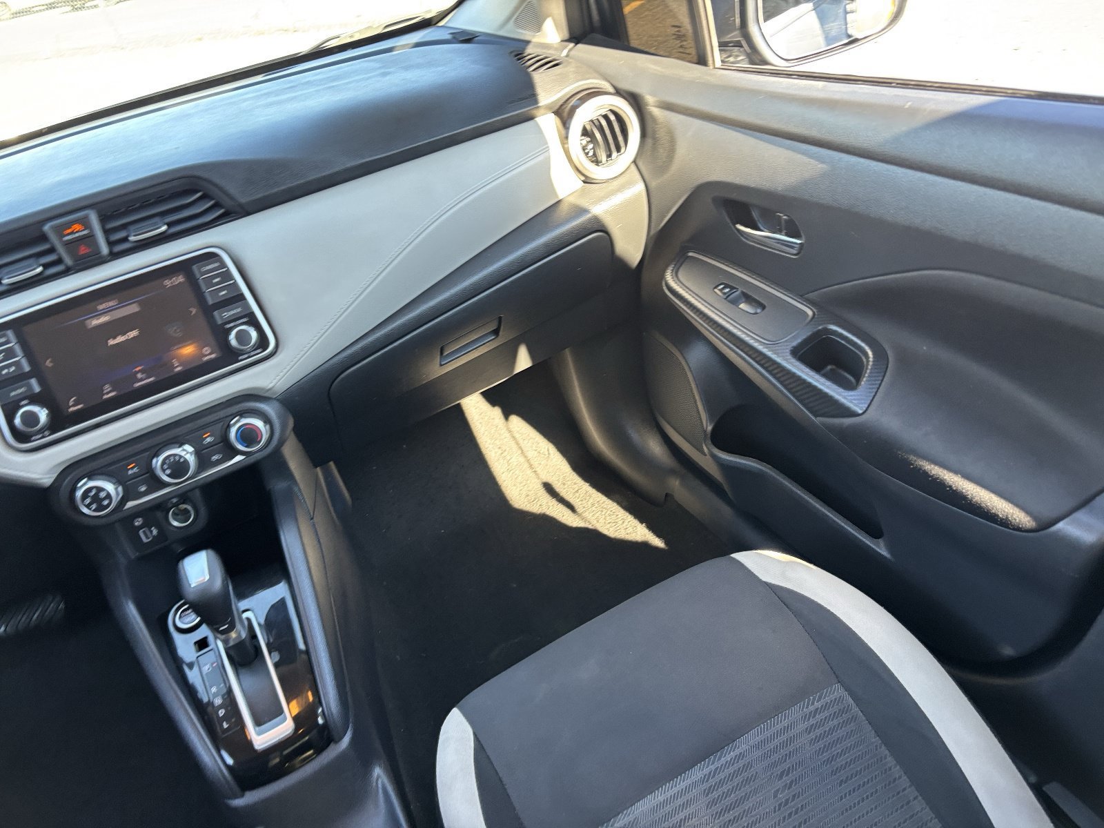 Used 2021 Nissan Versa SV FWD image 16