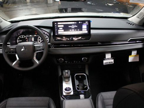 New 2025 Mitsubishi Outlander SE image 20