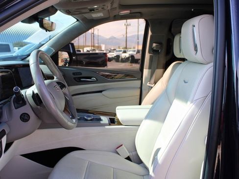 Used 2022 Cadillac Escalade ESV Premium Luxury Platinum image 16
