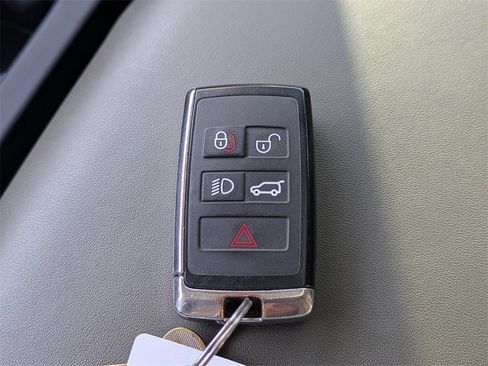 Used 2020 Land Rover Defender 110 HSE image 31