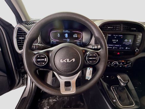 Used 2023 Kia Soul LX w/ Option Group 015 FWD image 13