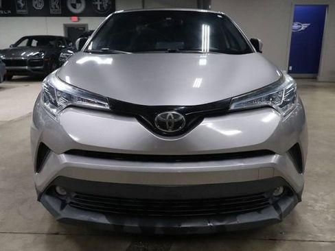 Used 2019 Toyota C-HR XLE FWD image 8