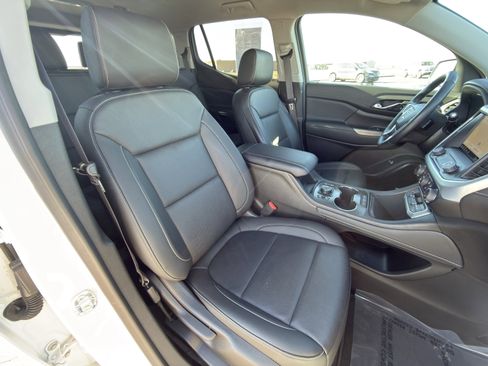 Used 2023 GMC Acadia SLT w/ Elevation Edition image 11