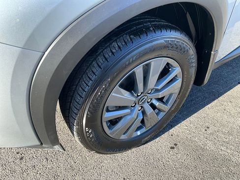 Used 2025 Nissan Pathfinder SV w/ SV Premium Package image 10