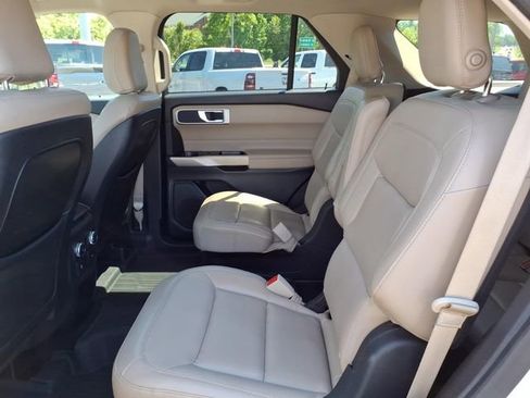 Used 2020 Ford Explorer XLT w/ Equipment Group 202A AWD/4WD image 14