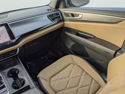 Certified 2025 Volkswagen Atlas Cross Sport SE image 15