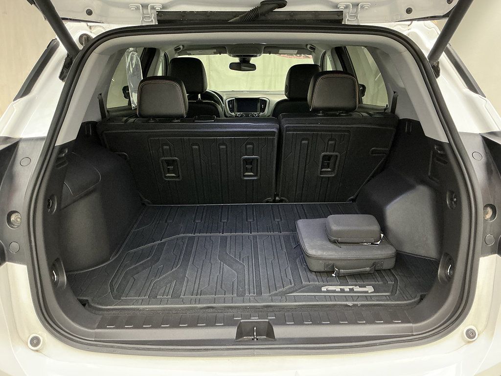 Used 2024 GMC Terrain AT4 w/ LPO, 'HIT The Road' Package AWD/4WD image 31