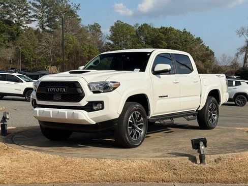 Used 2023 Toyota Tacoma TRD Sport image 3