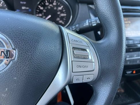 Used 2016 Nissan Rogue S FWD image 24