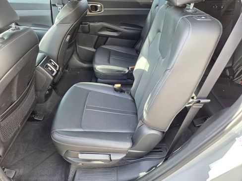 Used 2023 Kia Sorento EX w/ Panoramic Sunroof Package FWD image 12