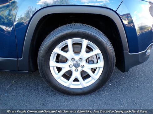 Used 2018 Jeep Cherokee Latitude Plus FWD image 45