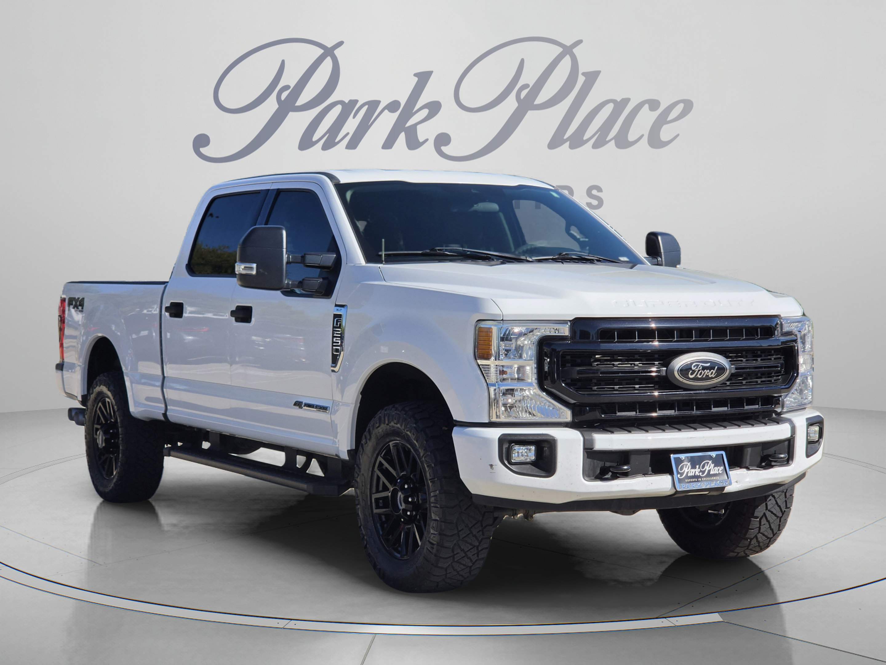 Used 2022 Ford F250 XLT w/ Black Appearance Package AWD/4WD image 4