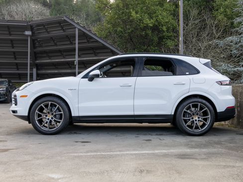 Used 2019 Porsche Cayenne E-Hybrid image 2