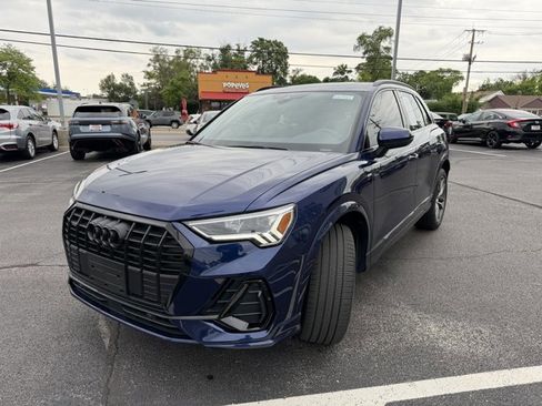 Used 2023 Audi Q3 2.0T Premium Plus w/ Premium Plus Package AWD/4WD image 2