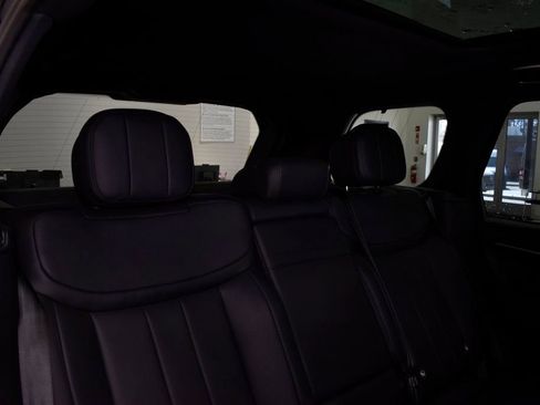 Used 2025 Land Rover Range Rover SE image 43