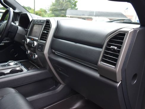 Used 2020 Ford Expedition XLT w/ Equipment Group 202A AWD/4WD image 24