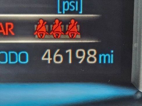 Used 2022 Toyota Venza LE image 10