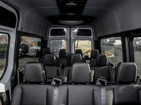 Used 2025 Mercedes-Benz Sprinter 2500 image 21