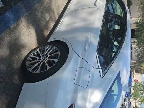 Used 2019 Lexus ES 350 w/ Premium Package FWD image 11