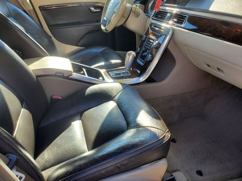 Used 2012 Volvo XC70 3.2 image 39