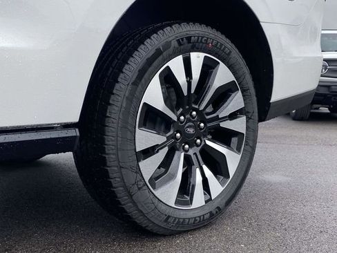 New 2025 Ford Expedition Platinum w/ Platinum Ultimate Package AWD/4WD image 9