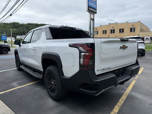 New 2025 Chevrolet Silverado EV LT image 5