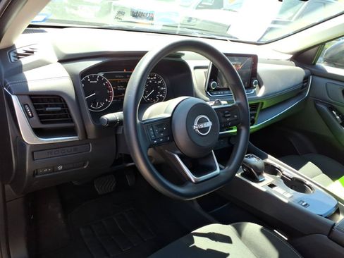 Used 2024 Nissan Rogue S FWD image 9