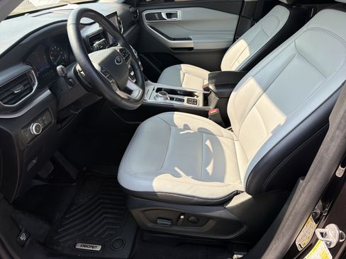 Used 2021 Ford Explorer XLT w/ Equipment Group 202A RWD image 10