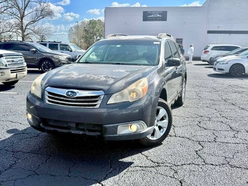 Used 2010 Subaru Outback 2.5i Premium AWD/4WD image 3