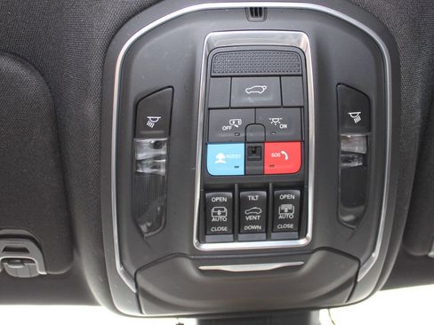 Used 2022 Jeep Wagoneer Series III w/ Premium Group I image 33