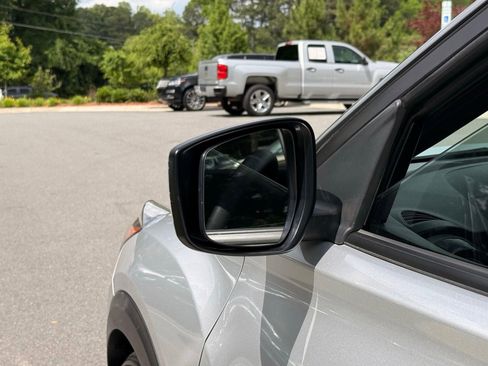 Used 2019 Nissan Kicks SV FWD image 16