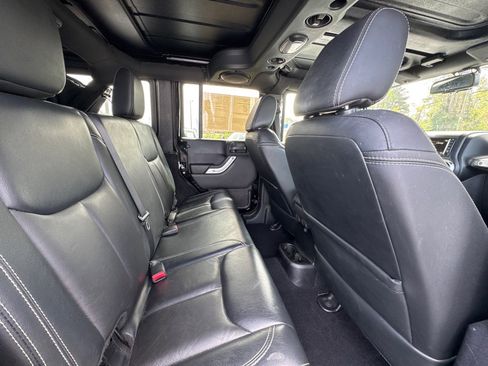 Used 2014 Jeep Wrangler Unlimited Rubicon image 9