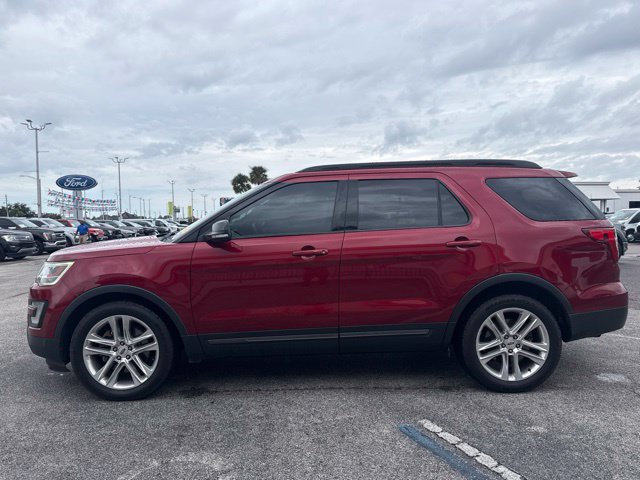 Used 2017 Ford Explorer XLT w/ Equipment Group 202A FWD image 2
