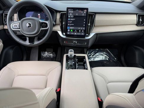 Certified 2025 Volvo XC90 B6 Plus image 12