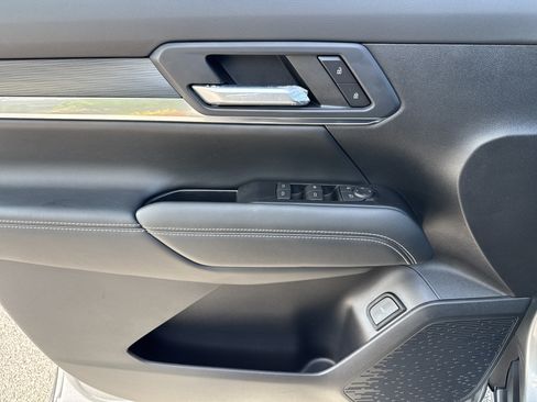 Used 2026 GMC Terrain Elevation w/ Elevation Premium Package FWD image 14