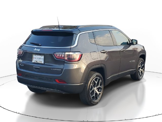 Used 2024 Jeep Compass Limited AWD/4WD image 4
