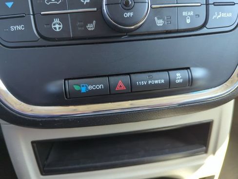 Used 2016 Chrysler Town & Country Touring w/ Driver Convenience Group FWD image 44