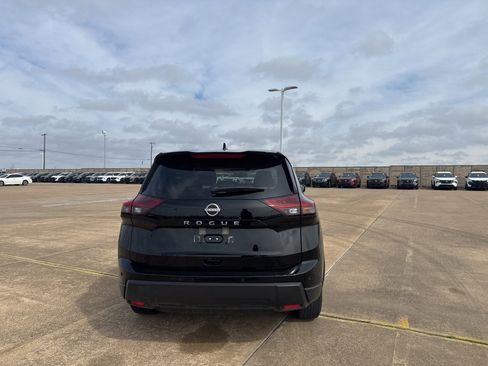 Certified 2025 Nissan Rogue SV image 24