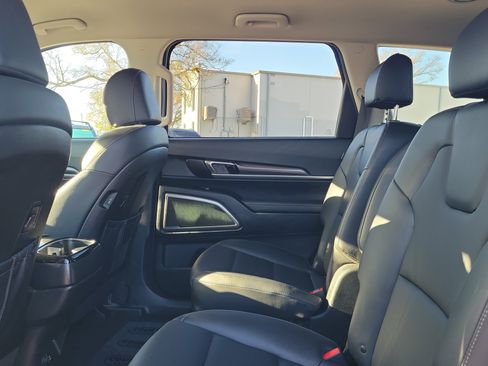 Used 2024 Kia Telluride S image 11
