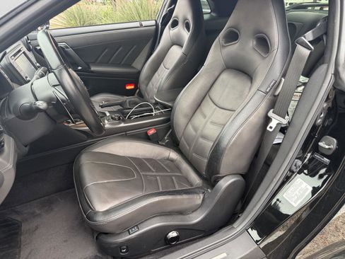 Used 2020 Nissan GT-R Premium w/ Premium Interior Package image 16