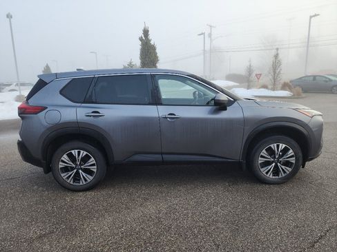 Used 2023 Nissan Rogue SV image 9