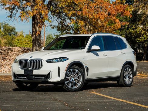 Used 2025 BMW X5 xDrive50e image 1