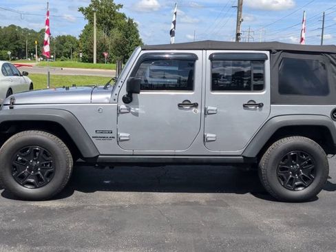 Used 2016 Jeep Wrangler Unlimited Sport w/ Connectivity Group AWD/4WD image 5