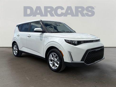 Certified 2025 Kia Soul LX image 1